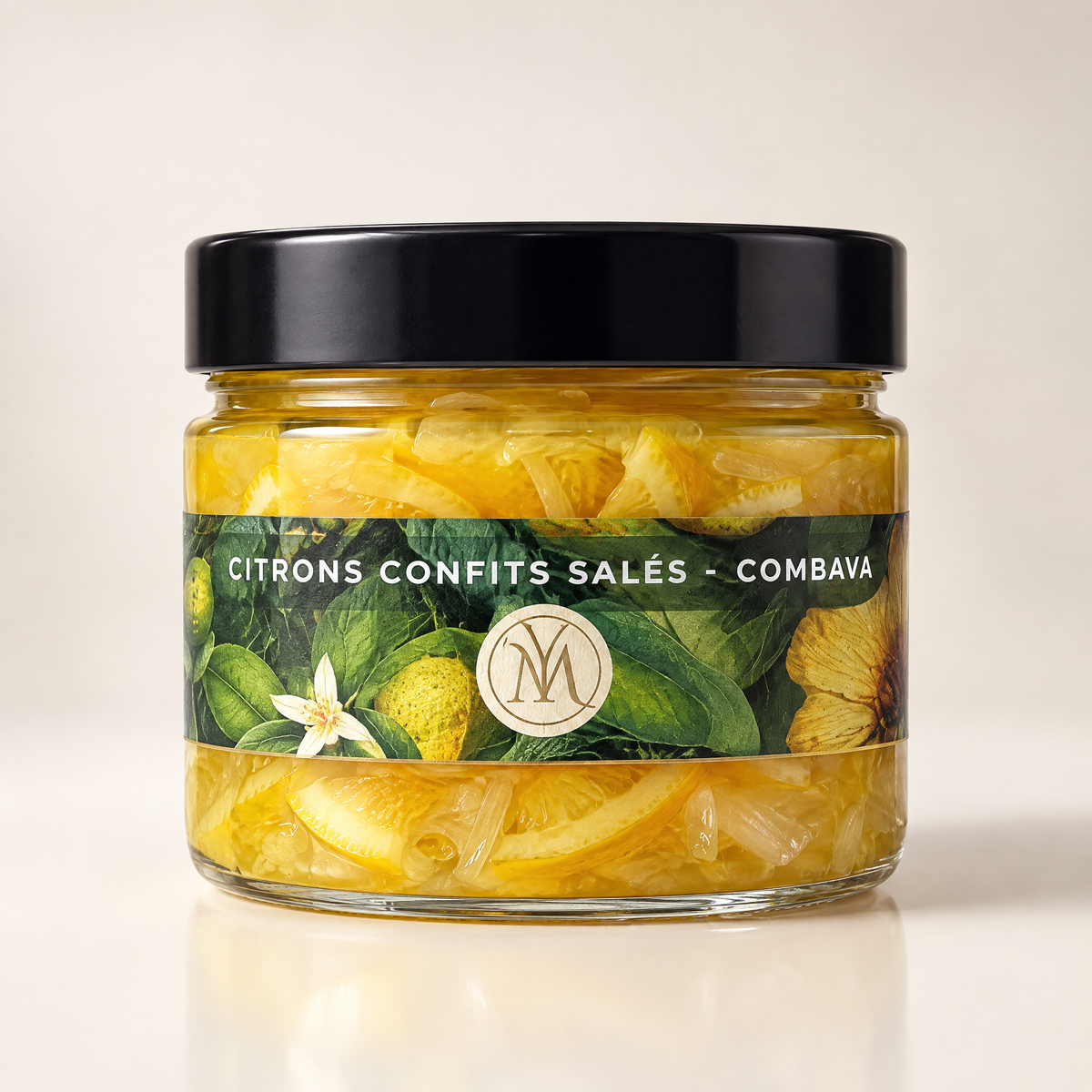 Pot en verre de citrons confits salés au combava, vu de face